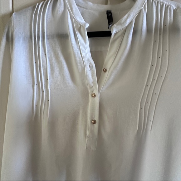 Chiffon tunic, long sleeves, pin tuck front. Size L. - Picture 2 of 5